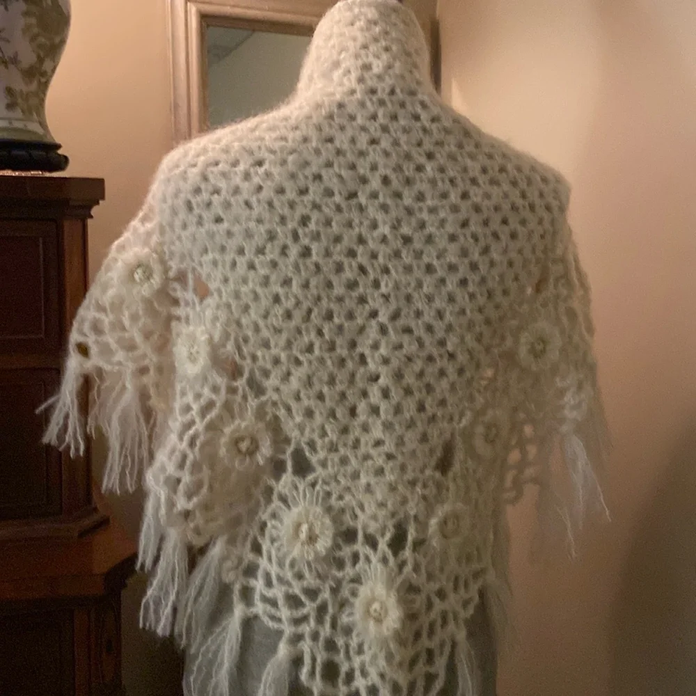 Vintage hand knit shawl cream off white flowered gold speckle tassel edge